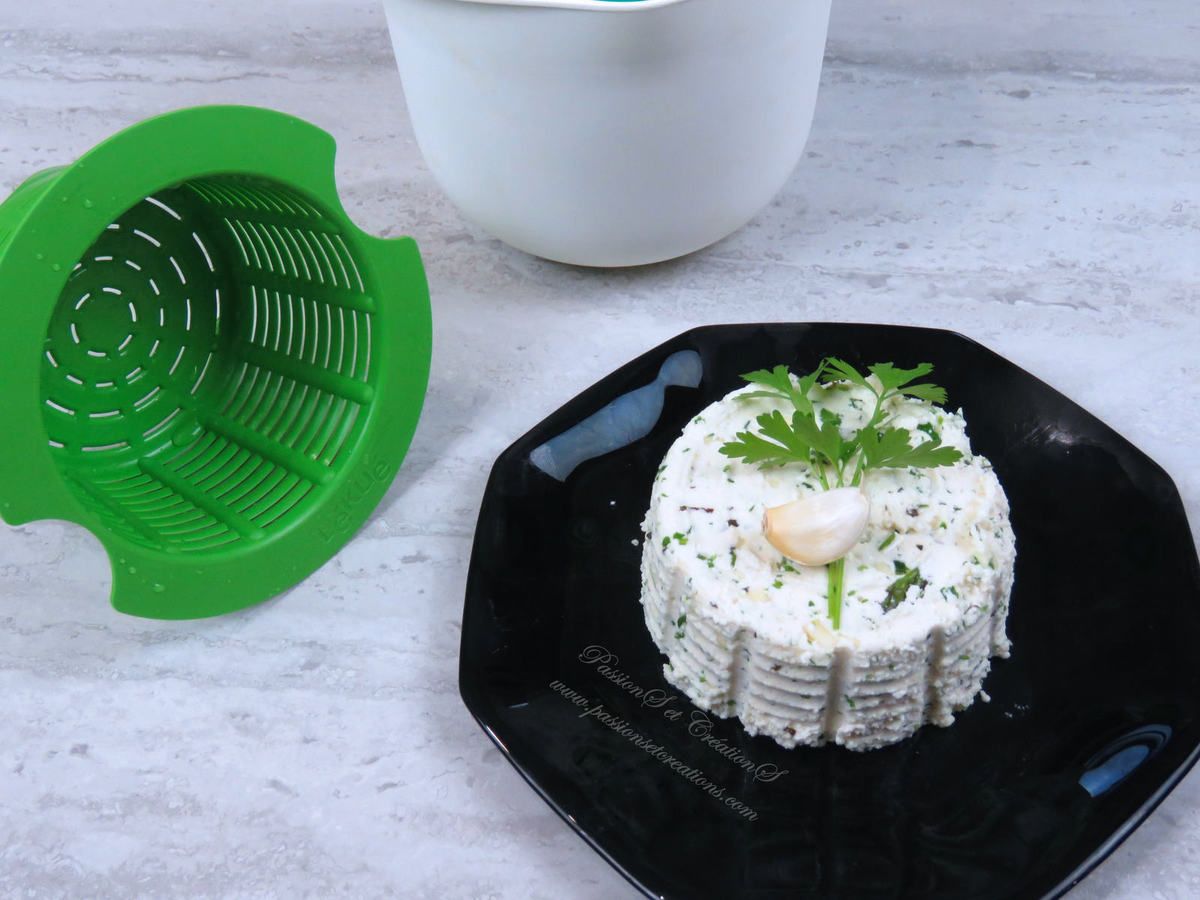 faisselle kit fromage maison micro cheese assiette fromage pose table